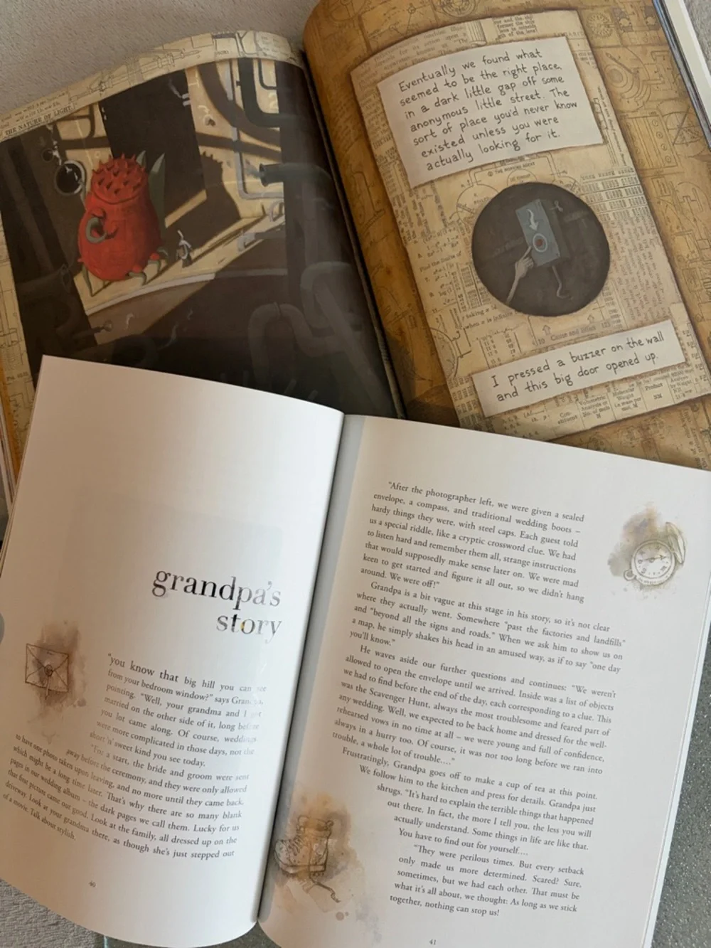 SCHOLASTIC 2 Shaun Tan books